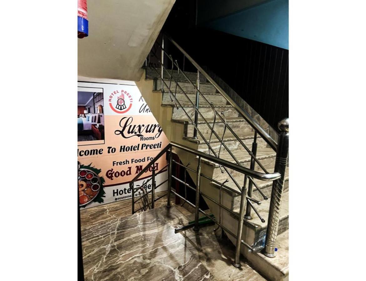 Hotel Preeti,Lalitpur Buitenkant foto